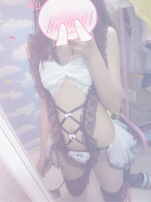 很好看，质量吹爆，就是粘毛了点，家里两猫掉毛有点多，很好看，买！爱你撩汉