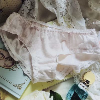 和图片一样可爱！ 因为本仙女很懒，不想每一件商品都一样一样地去写好评，所以特意写了这样一个评论。但是这件商品无论是质量、材质还是款式，肯定都是本仙女所中意的，如果本仙女不喜欢的话，本仙女收到货肯定是会很生气的，很气很气的那种哦。不然这个评论肯定会变成那种喋喋不休，怨气横生，怨天怨地的那种。最后当然不可能忘了给这件商品一个好评，给各位爱淘宝的宝宝们一个购物参考，这个产品还是非常值得购买的！ 祝看到这条评论的各位小仙女们永远年轻漂亮美丽大方，永远都是16岁