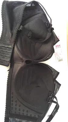 非常棒款式又比较特别的胸围，很有设置感，穿着舒适，很适合小胸的MM。绿色是从来没买过的颜色，收到实物感觉没让我失望。洗过了，不脱色不变形。