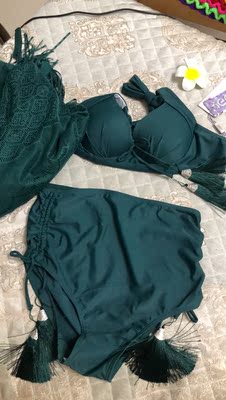 这100多块钱买的这一套。泳衣真的是太直了,质感很好。然后上身效果也刚刚好,颜色也喜欢。性价比非常高。 这100多块钱买的这一套。泳衣真的是太直了,质感很好。然后上身效果也刚刚好,颜色也喜欢。性价比非常高。