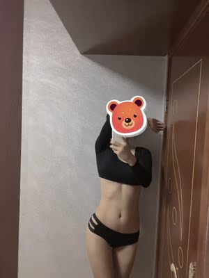 身高168,体重110。肩比较宽 穿m正好。这个泳衣质量不错,挺舒服的,很厚,而且底下的泳裤不紧也不小,不会漏太多。好评嘻嘻。 身高168,体重110。肩比较宽 穿m正好。这个泳衣质量不错,挺舒服的,很厚,而且底下的泳裤不紧也不小,不会漏太多。好评嘻嘻。