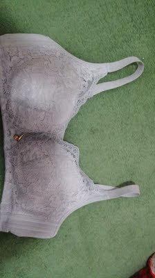 内衣很薄，穿着很舒服，性价比不错！