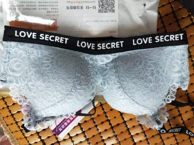 内衣的质量不错哈，摸起来舒服，而且蕾丝特别好看！