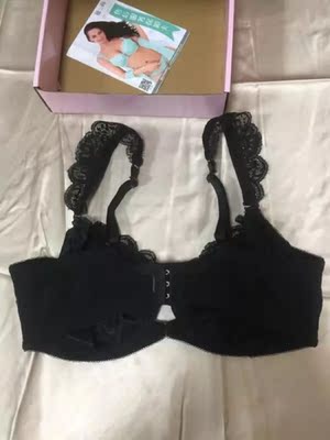 挂饰过敏，钢圈戳人，真是除了肩带款式好看，没啥性价比，