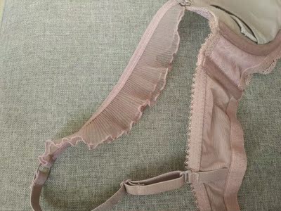 穿着很舒服，就是带子我不怎么喜欢吧！不过挺漂亮的