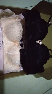 内衣质量挺好的，码数偏小一个码，客服介绍的正合适，穿着正好，不勒很舒服，保密性做得很好，从包装盒上看不出来，大家可以放心买哈