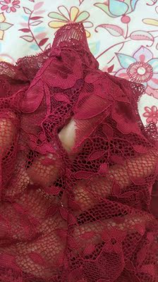 今天刚拆出来准备洗一下的结果发现内裤是破的(ಥ_ಥ)