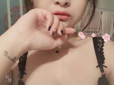 内衣很好看，买大了，结果换了一个号就不空杯了 ，就是不收副乳聚拢也还好，感觉小胸不怎么适合