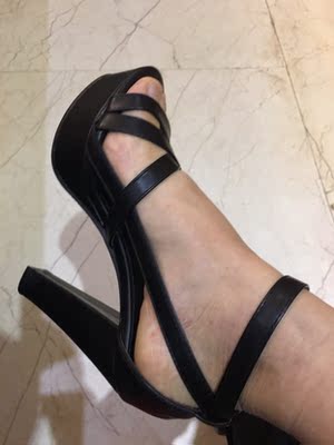 宝贝很好，穿起来很合脚，走路也很舒服，超值。