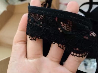 衣服收到了，质量比较不错，摸起来比较舒服，前扣的设计脱衣服的时候比较得劲   大爱哦