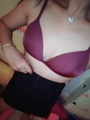 手感特别好哦,材质很柔软,轻薄,透气性很好,穿着很舒服,无钢圈,颜色跟图片一样,很喜欢 手感特别好哦,材质很柔软,轻薄,透气性很好,穿着很舒服,无钢圈,颜色跟图片一样,很喜欢