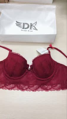 给老婆买的穿上大小正合身，穿上很漂亮又性感