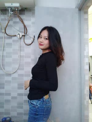 可以当内搭，也可以外穿，质量还行，喜欢这个款式。