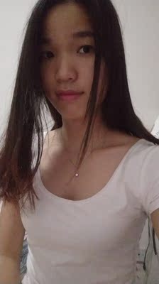 衣服很不错。穿着挺舒服的。料子还可以。