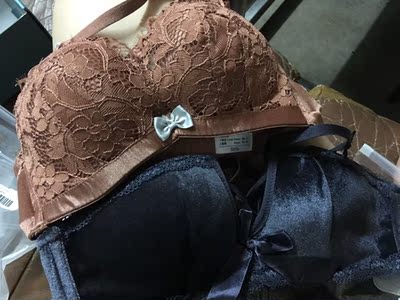 以前买一套内衣,内裤质量都不好,这个就很好。内衣很舒适,穿了也很适合。宝贝特别好,很聚拢,是我喜欢的。价格也很实惠,客服推荐的尺码很合适,穿着很舒服。价格也不贵,比别的家还便宜,好评。内衣真的超好看,面料很好,价格也很实惠。物流速度快,很惊喜。心里还是很开心的,它是厚款。宝贝颜色很正很漂亮,洗了一水也不掉色。