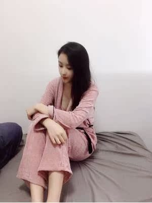 美美的睡衣收到货啦，面料摸起来很舒服，做工也精细，颜色好看，款式新颖，穿在身上很漂亮，超级喜欢