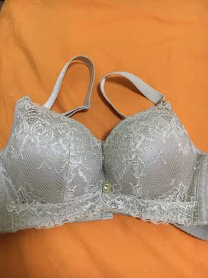 颜色跟版型都是我喜欢的，尺码也合适，穿着也比较舒服，有聚拢效果，还不错