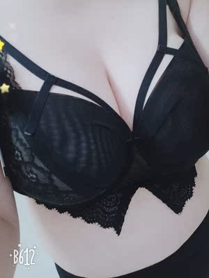 实在是爱死了这件内衣 很轻薄的 特别特别舒服 也真心推荐各位爱美的小主 不要犹豫啦 快下手吧 赶紧把以前那些丑丑的收起来