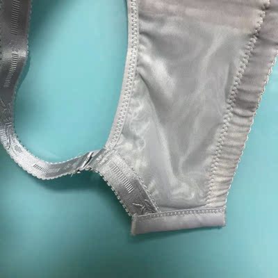 面料很好的，比较柔软还有光泽，摸上去很舒服，颜色很美丽很耐看，穿了下大小合适，不错。