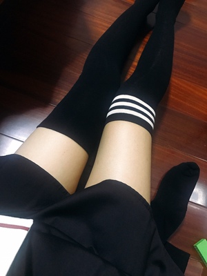 三条杠会有点沾灰 绝对领域真好 唔真羞耻(/&omega;＼) 身高158体重90