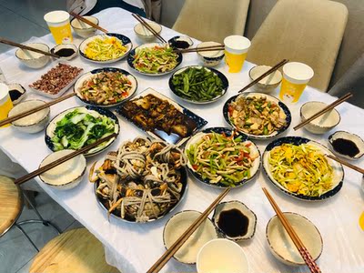 非常喜欢的碗碗 如果店家买56件的时候，长方形的盘子多一点会更好 然后就是吃饭的碗有点小 不过 样子好看 总体来说 居家必备