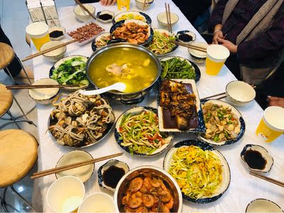 非常喜欢的碗碗 如果店家买56件的时候，长方形的盘子多一点会更好 然后就是吃饭的碗有点小 不过 样子好看 总体来说 居家必备