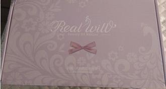 闺蜜说追加评价可以涨 气 值，就顺便了，自己穿着好，也给准备给老妈买几件，快递快，收到好几天了一直忙没有评价，非常喜欢，很舒服还特别聚拢，喜欢轻薄不显胸的，这款就特别适合我，效果很好，款式也很喜欢，蕾丝质量很好，客服态度也是很好，老妈说我的文胸肯定不 便宜 让她猜了好久没猜到这个价格，是真的很划算，不然也不会 再买一件给她，质量很好，送人显高档大气，包装很好，保密发货的商家的服务不错啊