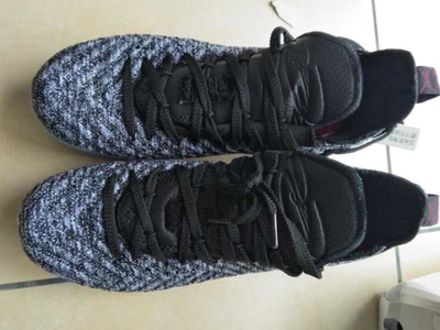 鞋子收到了 挺好看的 挺满意的 物流也挺快的 上脚也挺舒服的 好评