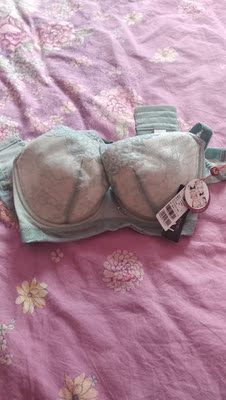 颜色高雅，质量很好，尤其是棉垫很舒服！非常喜欢的，以后还会买的！