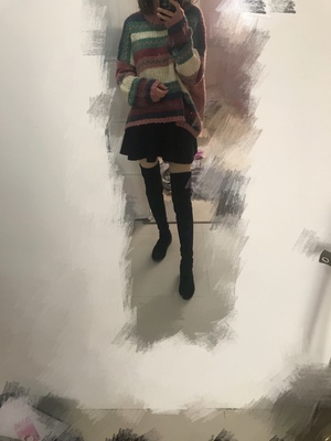 靴子收到了，真的是好的超乎想象。版型超正，上脚舒服。包装也很隆重，非常百搭不管在什么场所拍出是多么好看，显腿瘦，皮料触感质感很好。很喜欢的，果然是长靴的王者