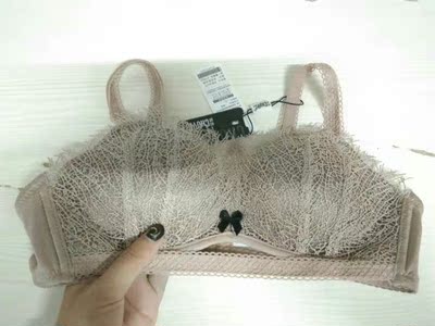 宝贝今天收到的，然后就迫不及待打开看了，质量真的挺好的而且很舒服，颜色也很好看，款式也很好看，真的是很满意的啦！