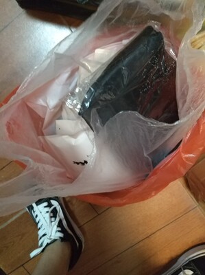 物流跟个鬼一样，东西到了都烂了，态度越来越差还不理我，欠我一条也没发。