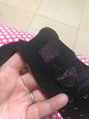 质量太差啦，虽然不贵吧，没穿几天破啦，最逗的是，找客服，告诉我，要吊牌，我真心不明白，谁家买内衣，还带着吊牌穿啊，在淘宝买东西这么多年，一次见，大家注意吧，一定把吊牌留好，如有问题看吊牌，客服真牛逼，告诉我，没有吊牌无法确定是她家的东西，谁没事拿着别人家的东西找你家换啊，不给换，没事。这样的客服真是无敌啦，古今能养这样的客服真棒&hellip;大家注意吧&hellip;