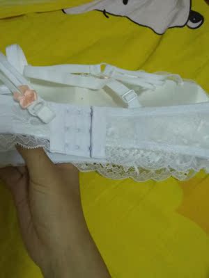 第一次穿这种内衣不太习惯，穿起来很舒服很聚拢，小胸妹子必入，质量很好