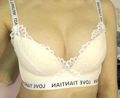 内内收到了，试穿了才来评的，而且透气性也比较好，穿上蹦几下也不会掉，跟一般的文胸差不多,穿上不会难受&nbsp;，好评&nbsp;好评&nbsp;好评，重要的事说三次&hellip;&hellip;很期待的一款内衣，跟图片一样，很好看，聚拢效果也很好，罩杯薄厚适中，更聚拢更透气