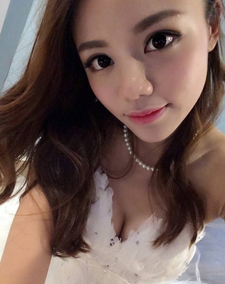 这款丰胸精油是真的有效果的，用了2个疗程，从之前的A到现在的C，非常不错的产品，无副作用，使用简单，主要是真的有效果，好评！