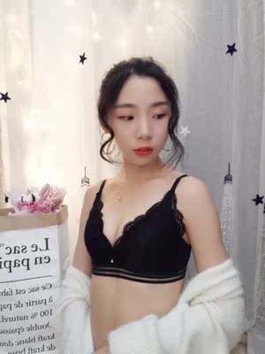 不会勒 透气性蛮好的 无钢圈 托起胸部也很好看穿上很舒服，喜欢蕾丝的  价格便宜   很满意。