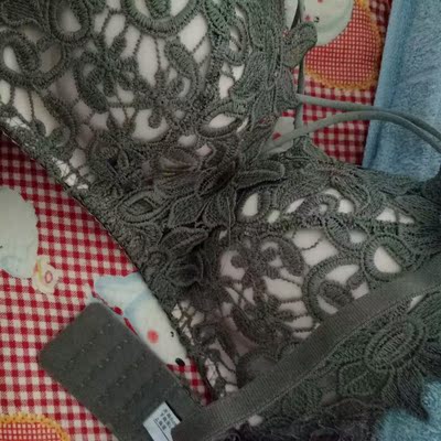 物流很快，包装的也很好，用盒子包的，摸起来很舒服，颜色有一点点深，但还是挺好的