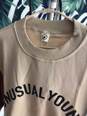 可以说是时尚的前沿了  我喜欢的就是这个FEEL   穿着舒服  没毛病！