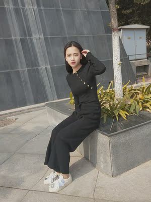 物流很快，容易搭配，款式好看，非常修身，穿起来性感也显身材，价格实惠，性比价高，用来当打底。