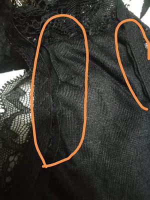 内衣还好，不会空杯，就是走的快或者跑步的话会抖胸。内裤的话就是没修好边，这蕾丝内裤看起来不能穿久，好薄啊。