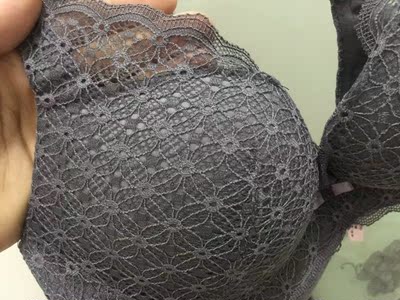 超级满意， 嘻嘻。超级舒服，很适合中小胸。反正胸大胸小对我无所谓，穿着舒服最重要。颜色也很好看。料子应该是特殊处理的 整件都很细腻的感觉。我已经洗了 等着穿啦