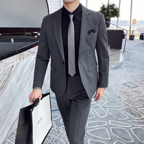 Murray writes the Korean version of the vertical striped mens suit suits for a casual suit The grooms wedding gown is accompanied by a boomer