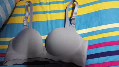 款型很好看，穿上也很舒适，关键也不是很贵，店铺东西也都很好看会回购