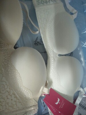 质量是不错的，买来当抹胸穿的。