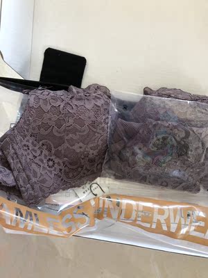 回购的，之前买了一套绿色的，喜欢这个款式，小胸也能穿出有沟的效果，海绵也很薄，我无钢圈戴着挺舒服的，再有活动的时候还要再把黑色入了。回购的，之前买了一套绿色的，喜欢这个款式，小胸也能穿出有沟的效果，海绵也很薄，我无钢圈戴着挺舒服的，再有活动的时候还要再把黑色入了。回购的，之前买了一套绿色的，喜欢这个款式，小胸也能穿出有沟的效果，海绵也很薄，我无钢圈戴着挺舒服的，再有活动的时候还要再把黑色入了。回购的，之前买了一套绿色的，喜欢这个款式，小胸也能穿出有沟的效果，海绵也很薄，我无钢圈戴着挺舒服的，再有活动的时候还要再把黑色入了。