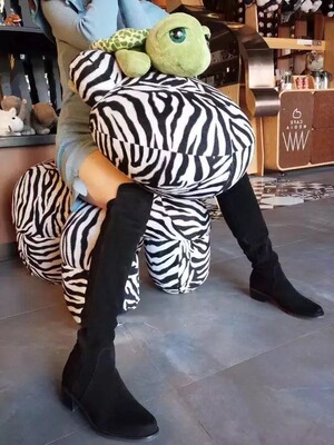 果然没有让我失望，穿上去感觉自己腿长有两米，哈哈哈~ 鞋头很有型，帅气，不是那种臃肿的效果，超级棒！从质感到舒适度到上脚效果，简直无可挑剔的了，还不掉筒，细节方面也处理的很好，很nice！