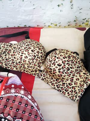 确实很聚拢，适合胸小的，不错，会回购