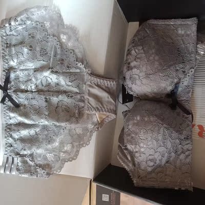 刚收到货就迫不及待的拆开了！超级好看的！蕾丝质感也超级棒！应该很透气！还没穿~洗了再追评吧！~~~