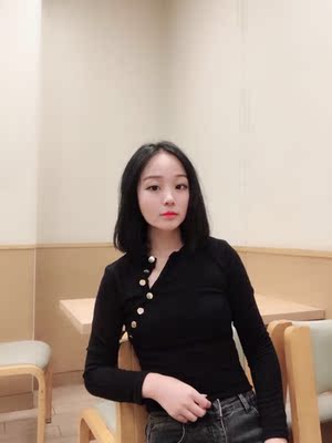 衣服质量好，穿上很舒服，面料，做工都很不错，卖家发货也挺快的，重要的是和图片没有区别，可以穿出去美美的了。